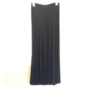Soft Surroundings black maxi skirt sz small
